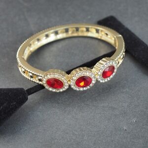 Monet Stretch Bracelet Gold Tone Red Clear Rhinestone Triple Halo Scalloped VTG